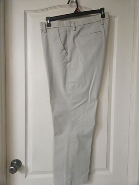 Dockers Classic Men's Flat-Front Dress Pants - Khaki